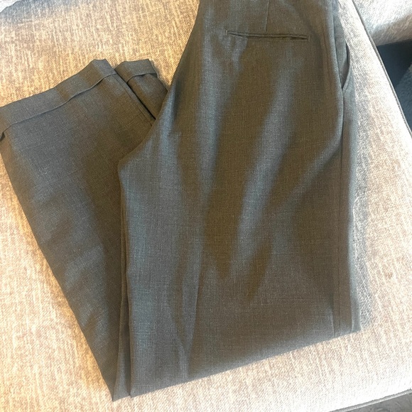 Mens gray suit jacket with matching trousers. - Picture 3 of 5